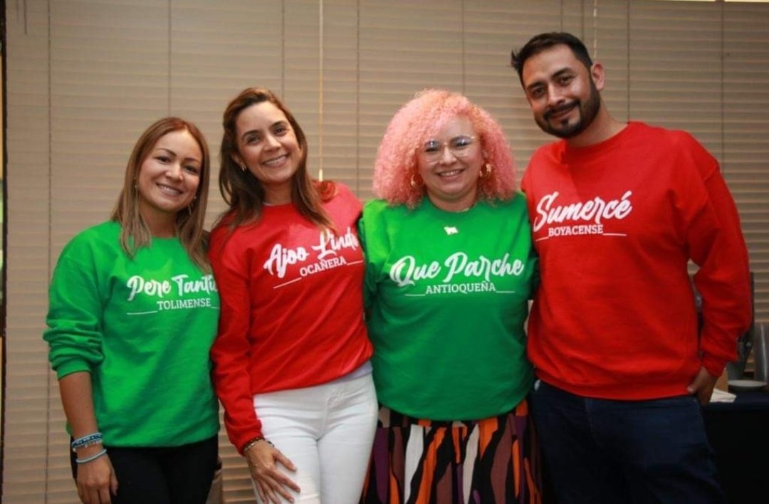 Natuchips_86's tweet photo. #TBT 
💛💙❤️ Hoy es un buen día para recordar a estos grandes Embajadores @123PorTIC 

32 departamentos con una sola bandera, el uso seguro y responsable de las #TIC @Ministerio_TIC 
@HEIDYGUTIERREZF @MiguelPTIC @Jhonata97119607 @CarmenE20 @adm_roa23 @MagdaPardo22 @OscarTimanaL https://t.co/E75z5MXCsR