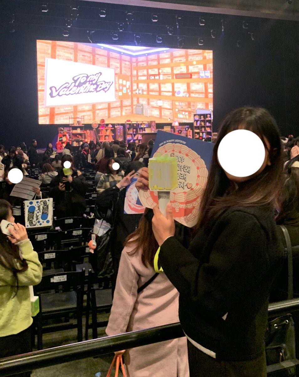 jxmiso's tweet photo. 🫶🏻🫶🏻 보조개 왕자님~
이틀 늦게 올렸지만 28번째 생일 축하해용ㅜㅜ
이번 발렌타인데이에 발렌타인보이랑 같이 보낼 수 있는거 얼마나 생복하는지 ㅠㅠ 오빠의 눈빛에 재프한테 사랑이 보이더라고 또 올해도 모든 활동 무사히 하길바래용
#27thValentineWithJaehyun
#나의_자부심_재현_생일축하해 https://t.co/8XxrBpKrd8