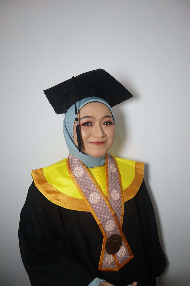 oliviaevi1's tweet photo. Uns Graduation on duty

#makeupbyolliv #muajogja
#makeupGraduation #muasolo
#softglam #muasoljog #muaklaten https://t.co/BmO8IrVEnI