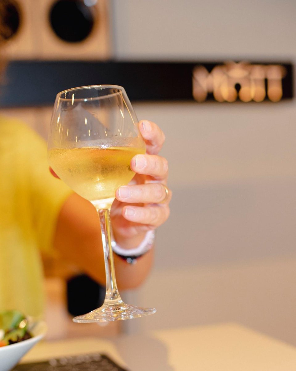 ¡Se acerca el fin de semana y queremos brindar por la pasión que nos impulsa cada día en MOTT! 🥂 
Etiqueta a esos amigos que comparten contigo el entusiasmo por el trabajo bien hecho. 
¡Salud por los buenos #MOTTmentos  que están por llegar! 

#zaragoza #mottandmore #mottmentos