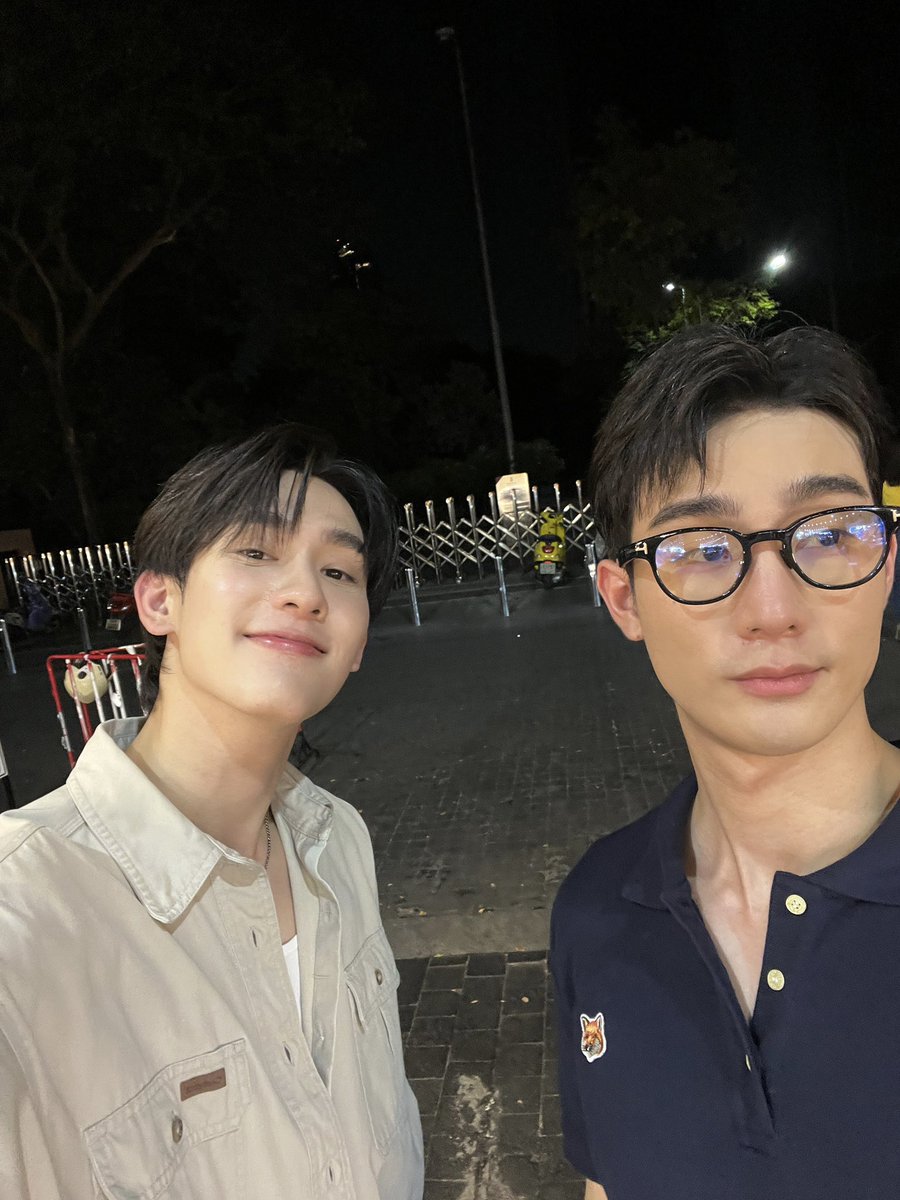1btuin's tweet photo. ก็แค่ตั้งกล้องถ่ายพร้อมกันเหมือนแฟนตรงไหน https://t.co/sMywNF2bAK