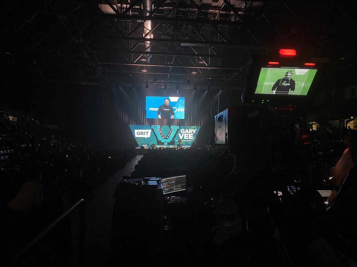 JonBeckett2's tweet photo. #TBT
Remember that time we got to assist @TrixstarLIVE with producing the #GarryVee event @yegexpocentre
#ThatWasCool
#LedWall
#Grit
#yegevents
@ExploreEdmonton
@productionworld https://t.co/nfWUN4XuPr