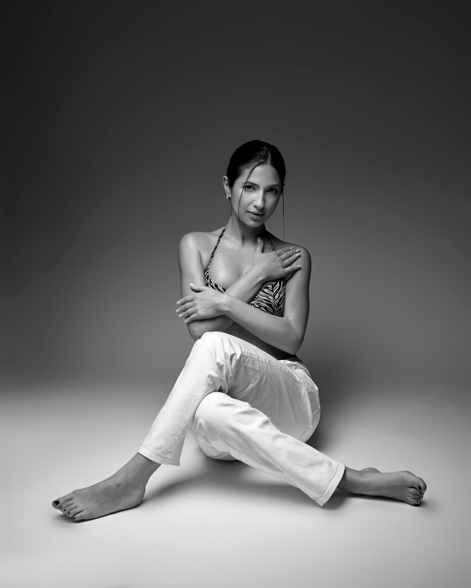 michalak_pm's tweet photo. #photoshoot #backstage @profoto @SIGMA_sgv https://t.co/wseHro9JVX