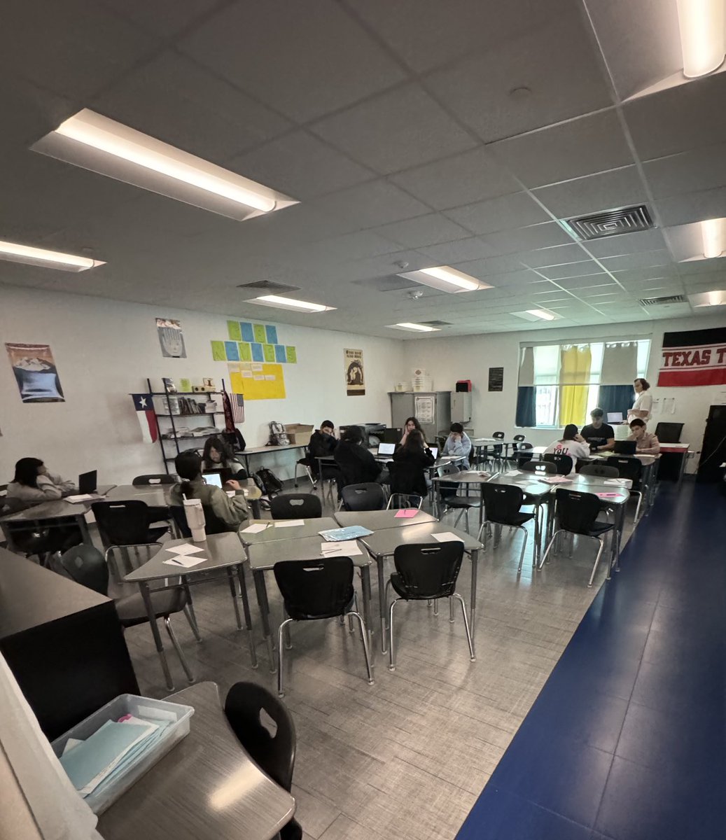MaryCarrollHigh's tweet photo. Great things are happening at Carroll HS and Teacher Jonesโs Eng II classroom. Excellent example of student ownership and using our open learning areas for maximizing instruction. #StudentsTeachingStudents #TPND โฆ@Arredondo_CHSโฉ โฆ@frankrios2005โฉ @CoachLJAVโฉ https://t.co/ukxFz1KcBY