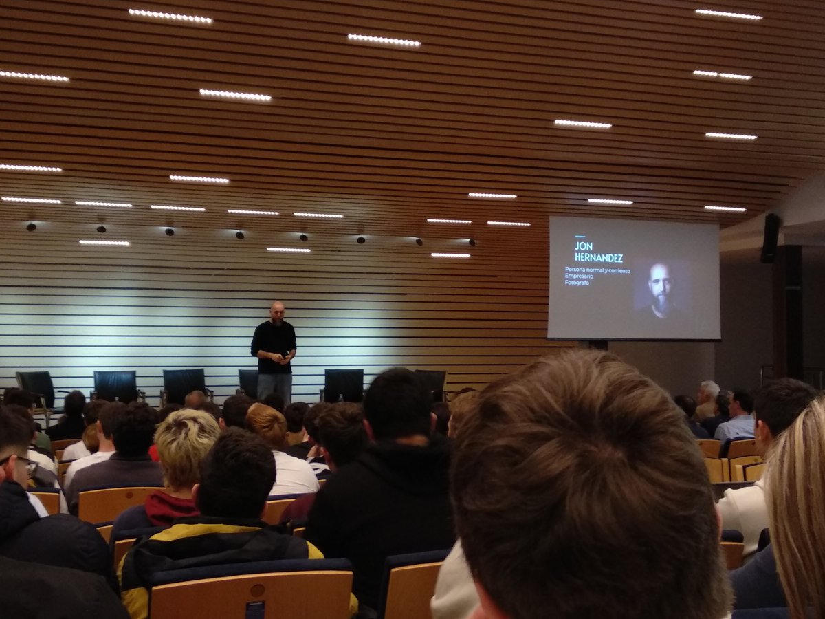 CDidactico's tweet photo. Hoy 2º #SMR ha asistido al evento final del proyecto #ContactTIC. Enhorabuena al @AEICiberseg por la organización del evento. Imprescindible para acercar las empresas TIC a los alumnos y retener el talento en la región. Gran colofón con la charla de @thekubestudio sobre #IA. https://t.co/e4b4IKkYXp