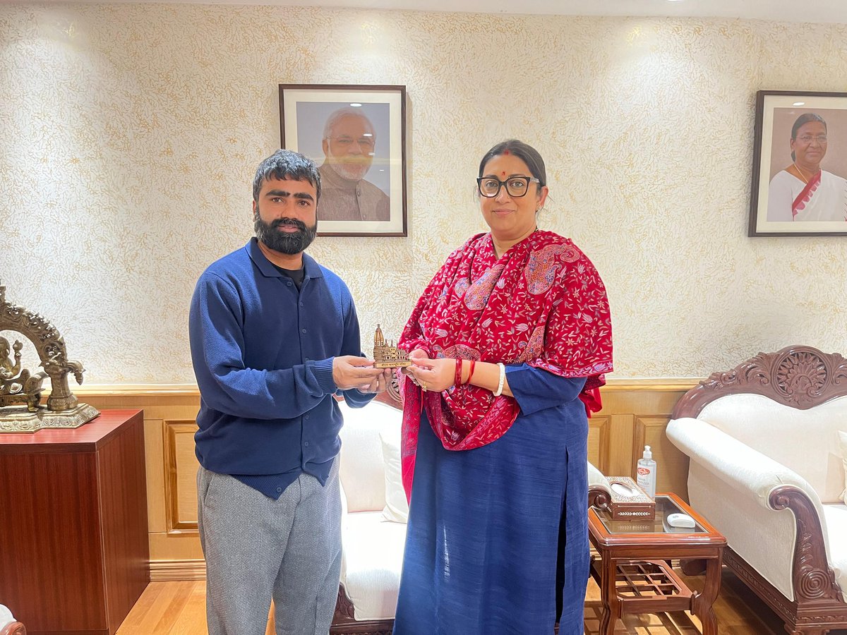 zoo_bear's tweet photo. Such accounts who regularly target Muslim community on Twitter are supported by several BJP ministers including Union Cabinet Minister &amp; Minister of Women and Child Development @smritiirani https://t.co/rsya7PsMoN