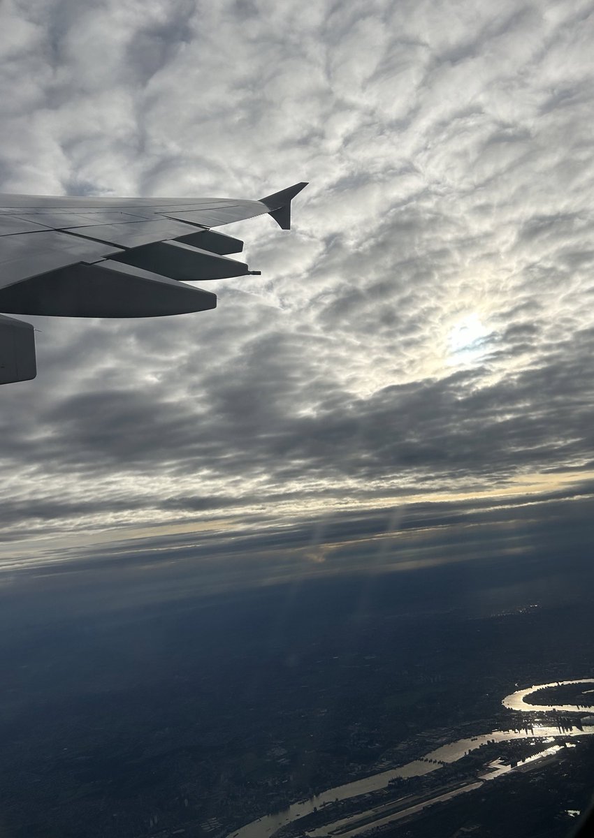StMartinsHWB's tweet photo. Day 7 - A busy day travelling back home. We have just touched down in London Heathrow ✈️🏴󠁧󠁢󠁥󠁮󠁧󠁿

A HUGE thank you to all parents &amp; families who have enabled this tour to happen, giving your children an experience of a lifetime. They have been an absolute pleasure 🥰🇦🇪 https://t.co/I3Nwra4YuN
