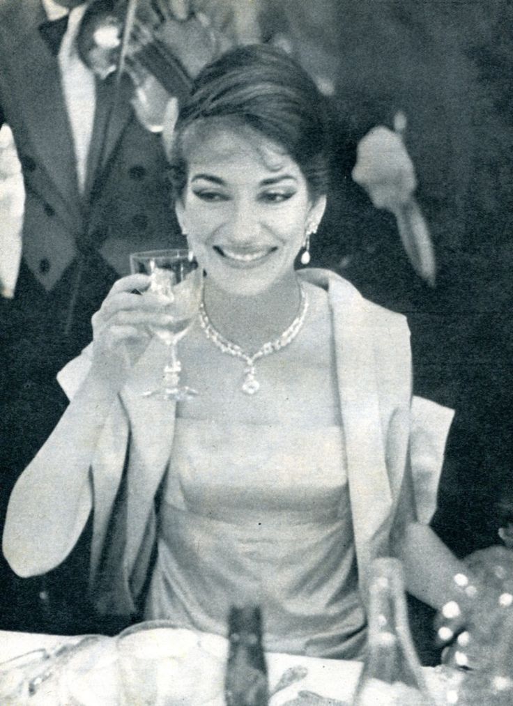 MmeCallas's tweet image. The full dress rehearsal, so there's no stopping unless it's something terribly, just like a performance with the critics, so you sing throughout with no interruption as it was a performance. #MariaCallas