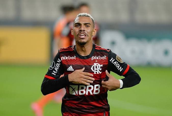 Matheuzinho já chegou em São Paulo. Ele deve ser anunciado pelo Corinthians ainda hoje.

🗞️ Raisa Simplício
📸 CRF