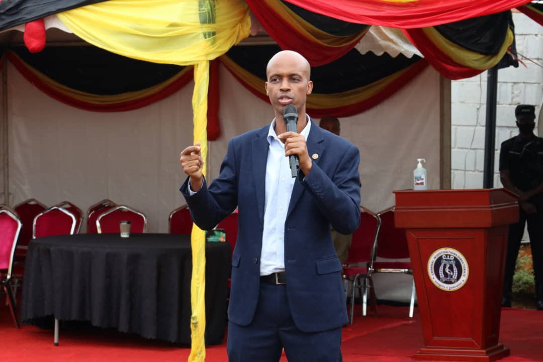 CID1_UG's tweet photo. This afternoon, the CEO of @_successafrica , Mr. Ethan Musolini @ethanmusolini  shared insights on mindset change with Regional and District/Divisional CID Officers at CID Hqrs. The aim of the presentation was to enhance the capacity of the team to effectively contribute to the ongoing social economic transformation of the country.