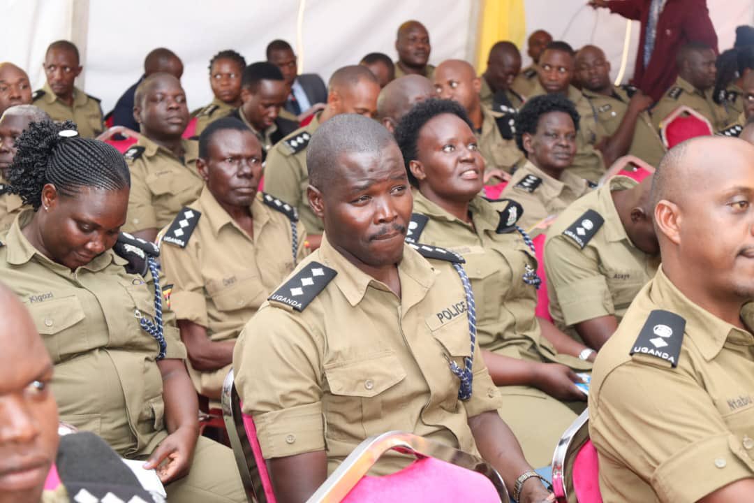 CID1_UG's tweet photo. This afternoon, the CEO of @_successafrica , Mr. Ethan Musolini @ethanmusolini  shared insights on mindset change with Regional and District/Divisional CID Officers at CID Hqrs. The aim of the presentation was to enhance the capacity of the team to effectively contribute to the ongoing social economic transformation of the country.