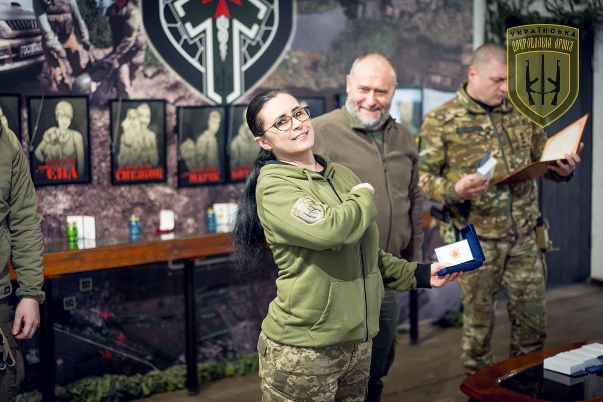UdaUkrainian's tweet photo. For personal courage, sacrifice and heroism in the protection of state sovereignty and territorial integrity of Ukraine, several paramedics of the medical volunteer battalion "Hospitallers" were awarded the order "Knight's Cross UDA ".🤬https://t.co/rYAws4Xsh8 https://t.co/4u5Tqn6dqh