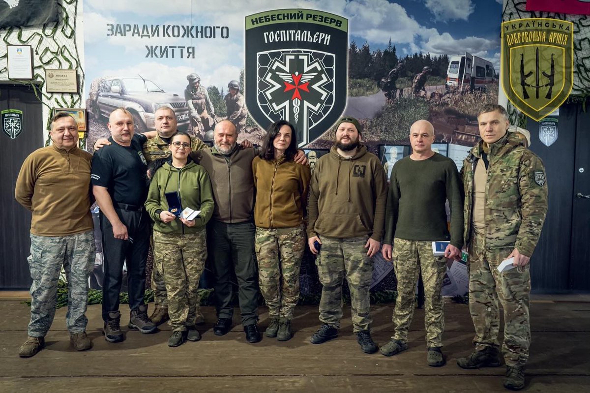 UdaUkrainian's tweet photo. For personal courage, sacrifice and heroism in the protection of state sovereignty and territorial integrity of Ukraine, several paramedics of the medical volunteer battalion "Hospitallers" were awarded the order "Knight's Cross UDA ".🤬https://t.co/rYAws4Xsh8 https://t.co/4u5Tqn6dqh