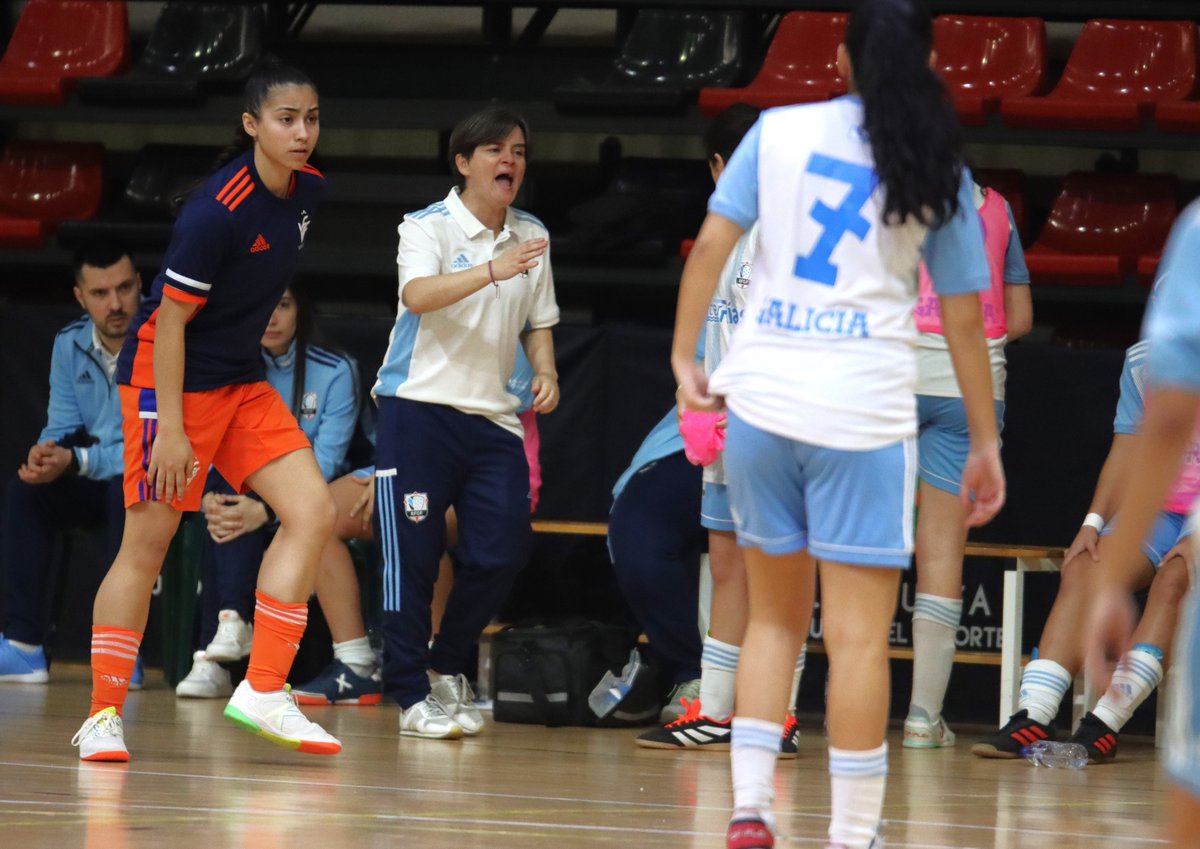 FutsalRFGF's tweet photo. 🤍 𝑭𝑨𝑴𝑰𝑳𝑰𝑨 💙

✅ Galicia Sub 16 ♀️ celebra o pase as semifinais

#SelecciónGalega |  #SentindoGalicia https://t.co/6tuuTvjDOa
