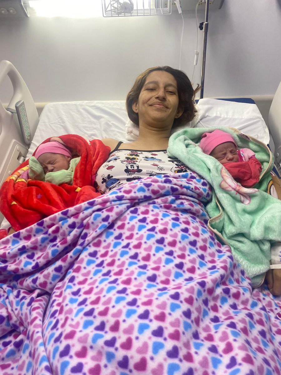 ¡Hoy tuvimos en nuestro moderno y recién inaugurado Centro Obstétrico el primer parto gemelar!

Nuestros profesionales recibieron a Evangeline y Emiliana, 2️⃣ hermosas 👶🏼👶🏼 niñas duraneñas que nacieron sanas, con peso y talla adecuados.

#EstoEsEcuador