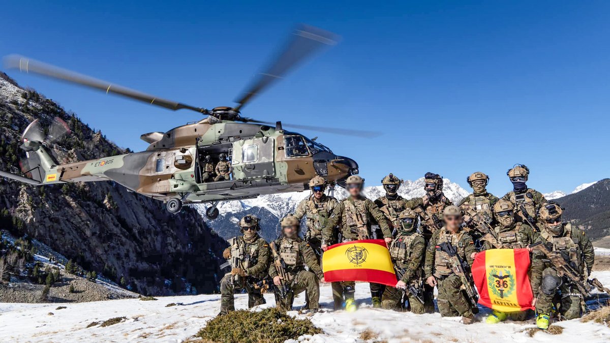 EjercitoTierra's tweet photo. Ejercicio DERCETIUS ➡️ participan Unidades de la División 'San Marcial': el #BHELMAIII de las Fuerzas Aeromóviles del #EjércitodeTierra #FAMET, con #helis #NH90 SARRIO ¡En acción!

Las tripulaciones de #FAMET se adiestran en Cerler #Huesca con Unidades del #BOELXIX y el #RCZMGalicia 64: Vuelo en montaña, helitransporte, inserción y extracción de
equipos operativos, fast rope y rappel.

⚠ Una situación de emergencia real puso a prueba su preparación: Un parapentista sufrió un aparatoso accidente. Ante lo inaccesible de la zona se solicitó la actuación de nuestras fuerzas allí desplegadas.
Un helicóptero y nuestros militares, a los que se unieron efectivos del Grupo de Rescate Especial de Intervención en Montaña de la @guardiacivil, lograron evacuar al accidentado.
¡Enhorabuena. Capacidad y Compromiso! 💪 #SomostuEjército 🇪🇸