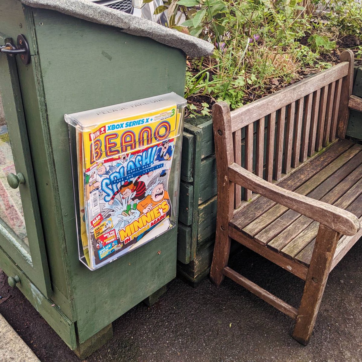 Comic Swap is in! It's loaded with Beano's to keep older children entertained and we'll keep it well stocked. Feel free to drop by and grab some free chuckles!

#parklets
#highamhill
#StoriesFromtheE17Parklet @AxtellCarolyn  @playingoutcic  @Labourstone