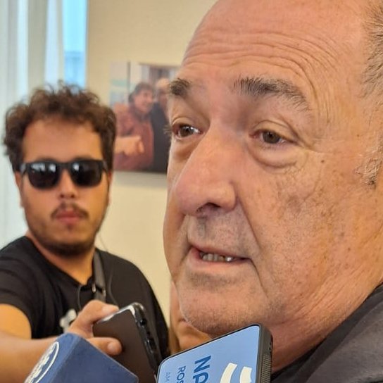nacionalrosario's tweet photo. 🔵#Ahora | 🚨El móvil de @IvannaMyzka con @RatnerAntonio, sec. gral de @MunicipalesR, para #AntesQueTodos⏰

🔴 Trabajadores municipales llegaron a un acuerdo paritario y levantaron la jornada de paro.

📻AM1300+FM104.5
📱 https://t.co/iHAs2JevmJ https://t.co/P15i9dMLim