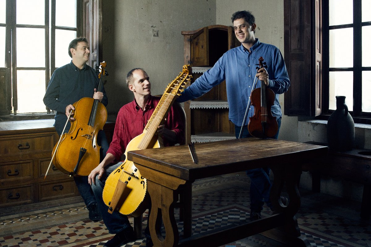 FCanadaBlanch's tweet photo. 📢Queremos compartir con vosotros el artículo escrito en @bachtrack_es , por el crítico Daniel Martínez Babiloni, sobre el reciente concierto del trío musical Valencia Baryton Project, en Cañada Blanch.
https://t.co/wMj9sxMUm0
#CañadaBlanch #Bachtrack #Música #Baryton https://t.co/YiWhwpfjXx