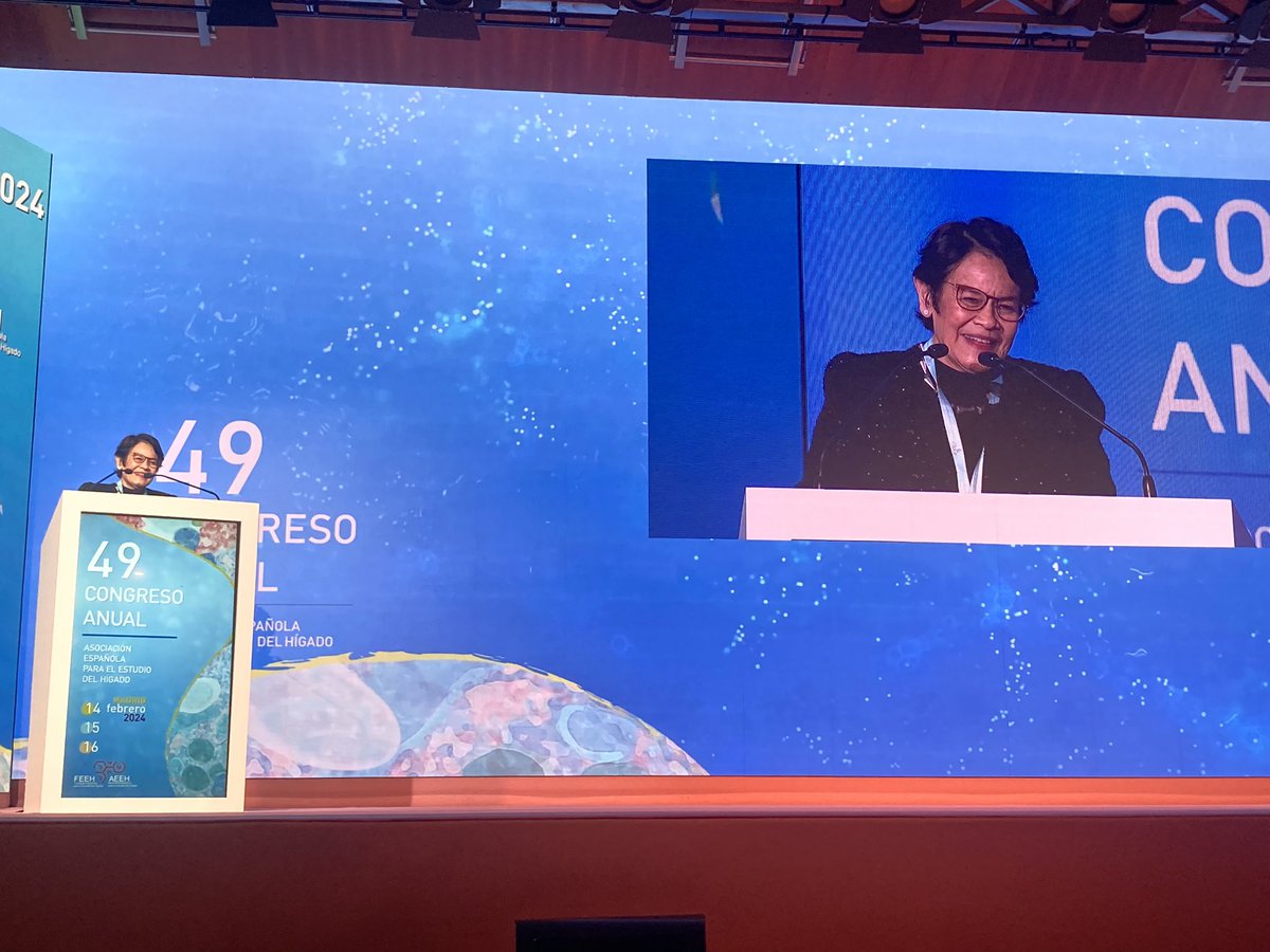 Todo un privilegio asistir a la Conferencia Magistral sobre Cirrosis: Progresión y Regresión por <a href="/ggarciatsao/">Guadalupe GarciaTsao</a> #AEEH2024 

Excelente exposición sobre la Hª Natural (y tras tratamiento) de la cirrosis hepática 

Imposible sintetizar tanto conocimiento 🧵 👇🏻