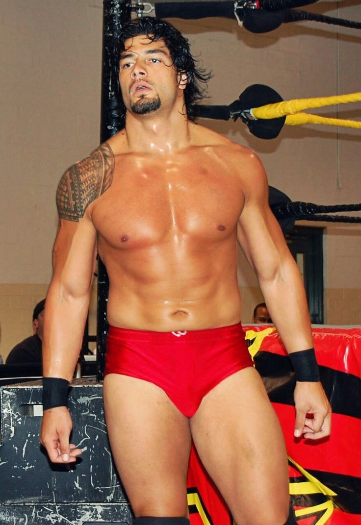 A Lil throwback of a much younger Roman Reigns....to  jumpstart this Thursday workday...!!

Have a great day everyone 💞

#ThrowbackThursday #LegendInTheMaking #TheOne ☝🏼