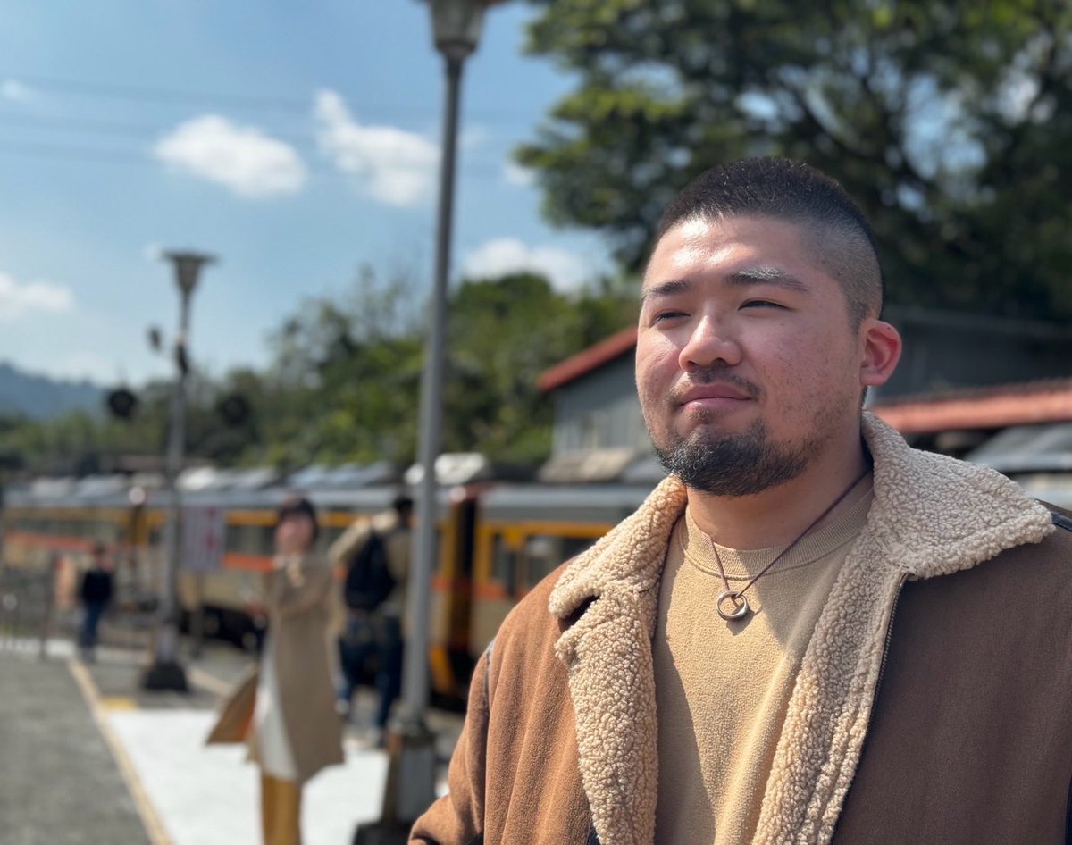 好久沒來了

-

只有睡兩個小時 眼睛腫腫的🐻