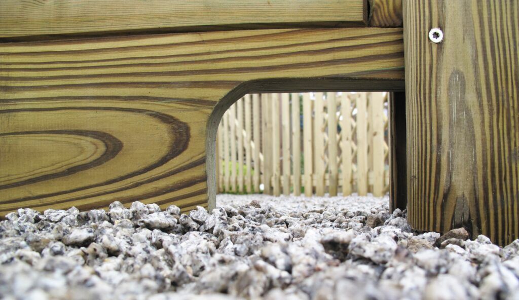 One of the reasons #hedgehogs are struggling in Britain is because our fences & walls are becoming more secure, fragmenting the landscape & reducing available habitat. 🦔 Help them out with #Hedgehog Highways👉 buff.ly/2GbgZgO #HedgehogStreet is run jointly by us & @PTES