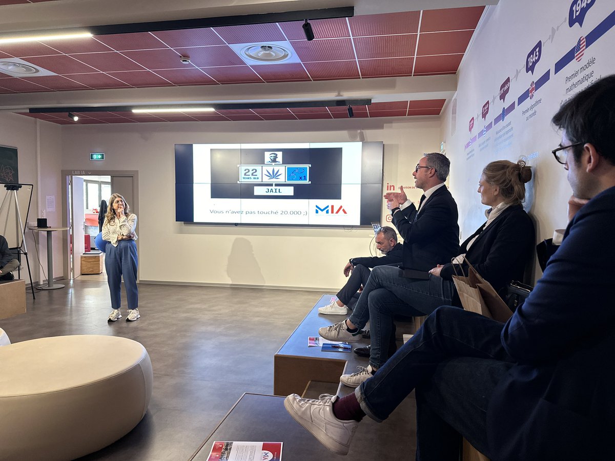 Maison_IA's tweet photo. 🔴LIVE [#IALUNCH] L’IA PEUT-ELLE RENDRE JUSTICE ? 

➡️Présentation et débat avec une vingtaine de participants https://t.co/iCS9ClKvSX