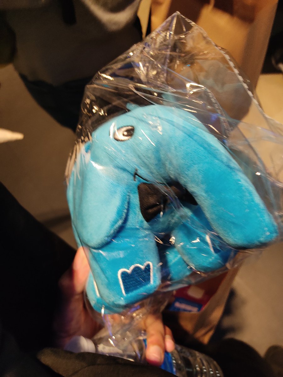 evrtrabajo's tweet image. Thank you @PHPUKConference 

Love the gifts ❤️

#phpuk24