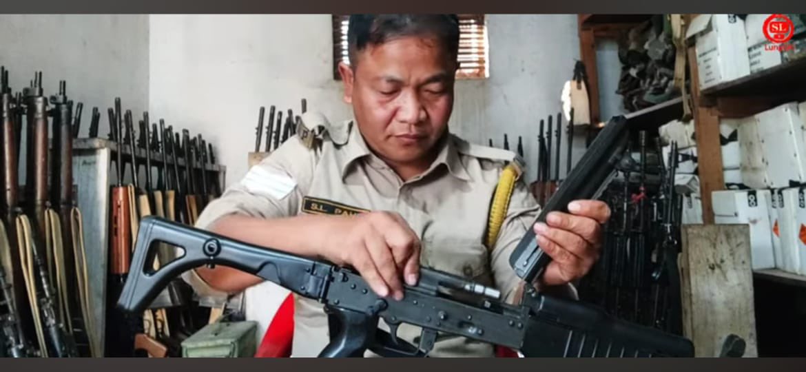 TheBlueHills49's tweet photo. ‼️Suspension of #ManipurPolice Personel involved in #KukiZoNarcoTerrorism and engineering /provoking #ManipurViolence ‼️

Order by Shivanand Surve, IPS SP of Churachandpur !!

Finally some Governance and accountability !!!

Churachandpur, the 15™ February, 2024

No. B-2/8/SP-CCP/2012:

Whereas, a Departmental Enquiry under Rule 66 Part-III of
Assam Police Manual (APM) is being contemplated against Head Constable Siamlalpaul of Churachandpur District Police, as a video is viral on social media showing him making a video with armed miscreants was seen sitting together with Village Volunters on 14-02-2024. 

This tantamount to very grave misconduct, being a member of disciplined police force.

Now, therefore, the undersigned as empowered under Rule 66 Part-IlI of APM do hereby place Head Constable #Siamlalpaul Churchandpur District Police under 
‘💥suspension’ from his service with immediate effect and until further orders.

During the period under which this order remains in force, the Headquarter of Head Constable Siamlalpaul shail be Reserve Line, DHQ-Churchandpur and “💥he shall not leave the station without prior permission of the undersigned”. 

His pay and allowances is restricted to the subsistence allowances admissible as per the rules.

@ndtv @the_hindu @htTweets @ukhrultimes @soutikBBC @ThePrintIndia @thewire_in @EastMojo