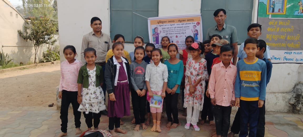 SbccTeam's tweet photo. આજ રોજ મોડાસા તાલુકા  વિસ્તાર માં  NDD પ્રોગ્રામ ની ઉજવણી કરવામાં આવી અને કૃમિ વિશે જાણકારી આપવામાં આવી જેમાં જિલ્લા કક્ષાના અધિકારી શ્રી માં .RCHO સાહેબ , THO સાહેબ તેમજ આરોગ્ય ના કર્મચારી તેમજ બાળકો એ  ઉત્સાહ ભેર ભાગ દીધો 
@CollectorArvali @DdoArvalli @jhparmar74 @IecArvalli https://t.co/0smjnpOv8D