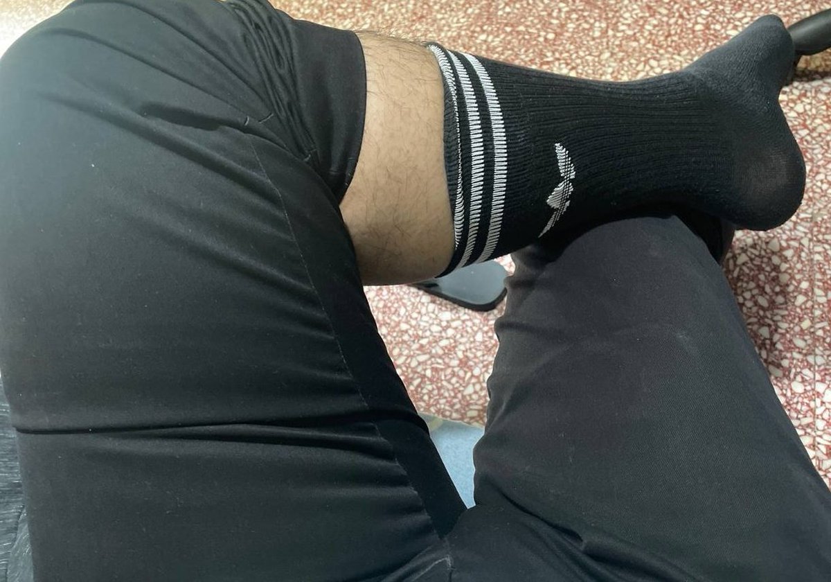 master35881690's tweet photo. 本身識左個人幾青靚白淨既男仔，佢幾岩我type，第一次見面之後我亦都幾滿意，亦都令到我應承佢留隻臭襪臭腳比佢下次見面聞，點知傾傾下就消失左

有d可惜無啦啦比你block左，搞到隻臭腳無得比佢聞 https://t.co/ssIVwlX3dt