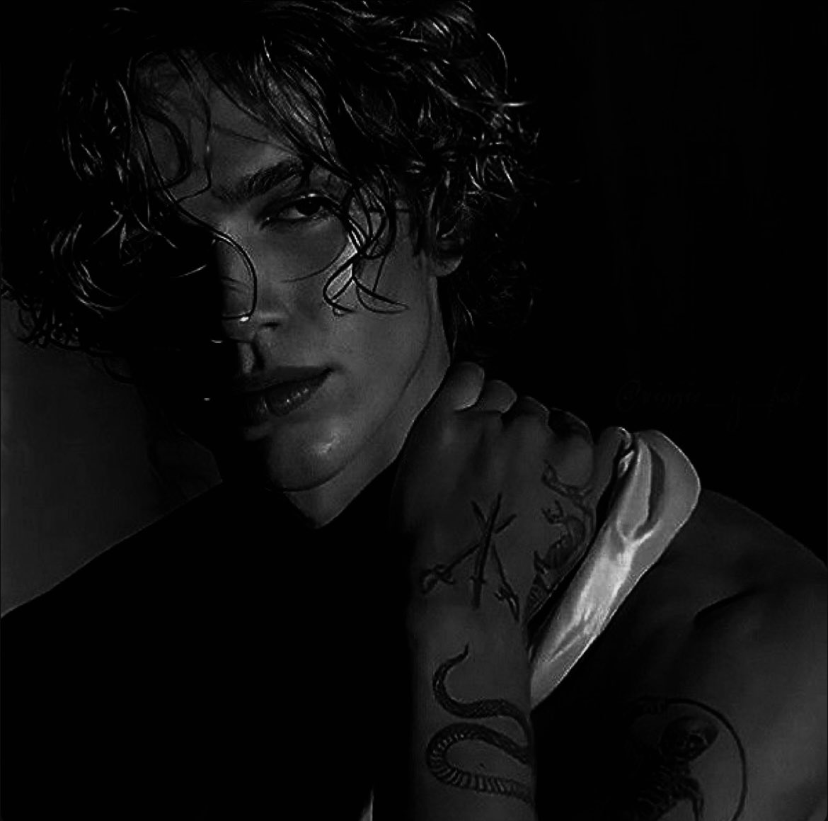 𝐉𝐎𝐒𝐇𝐔𝐀 𝐀𝐋𝐃𝐑𝐈𝐂𝐇 𝐃𝐔𝐌𝐁𝐋𝐄𝐃𝐎𝐑𝐄.

        ❛ halfblood. slytherin.
           son to aberforth.
           reckless. cursed.
           quidditch beater. ❜

written by #єємѕ