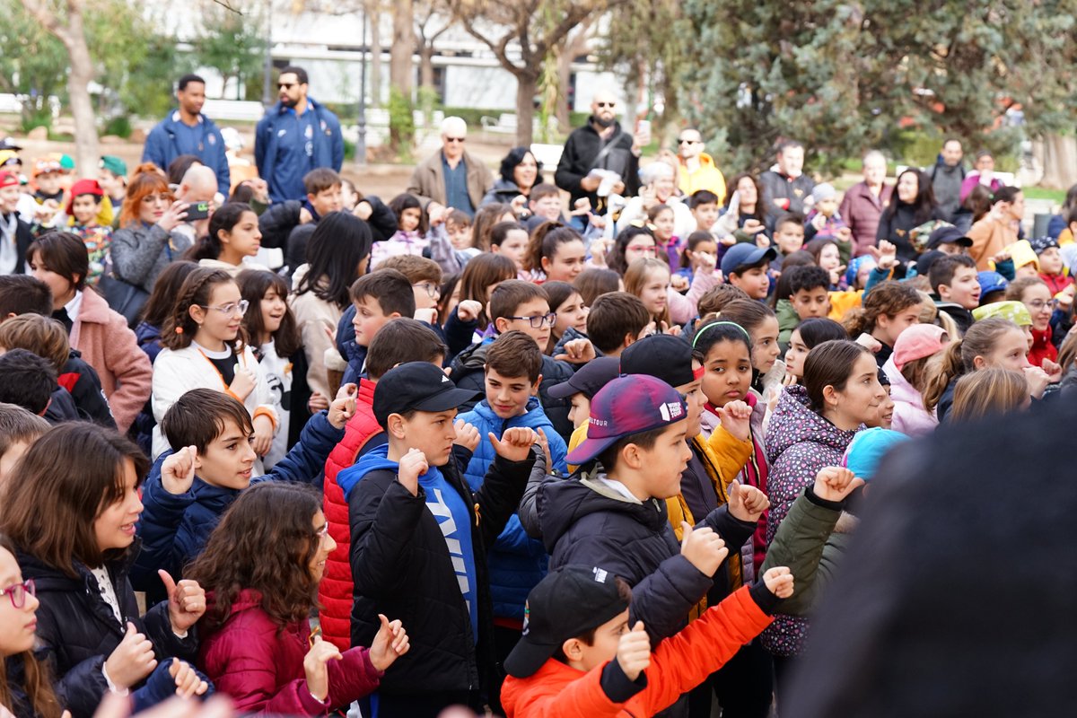CBAlmansa's tweet photo. 🎗 | En el Día Internacional del Cáncer Infantil, hemos pasado la mañana con los chicos y chicas de los coles de #Almansa en el Jardín de los Reyes Católicos.

Aprovechamos la ocasión para Ayudar a @AFANION_  a visibilizar esta enfermedad (1/2) https://t.co/ZHktyx31dd