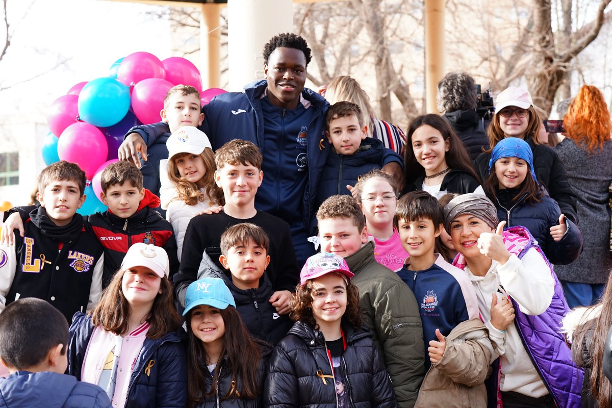 CBAlmansa's tweet photo. 🎗 | En el Día Internacional del Cáncer Infantil, hemos pasado la mañana con los chicos y chicas de los coles de #Almansa en el Jardín de los Reyes Católicos.

Aprovechamos la ocasión para Ayudar a @AFANION_  a visibilizar esta enfermedad (1/2) https://t.co/ZHktyx31dd