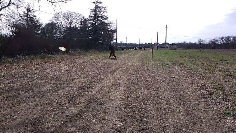 Xhatz's tweet photo. ⬇️Une intervention militaire massive est en cours en ce début d'après-midi pour tenter d'évacuer la #CremZAD. (Communique du collectif) https://t.co/ZL4S3CebB5