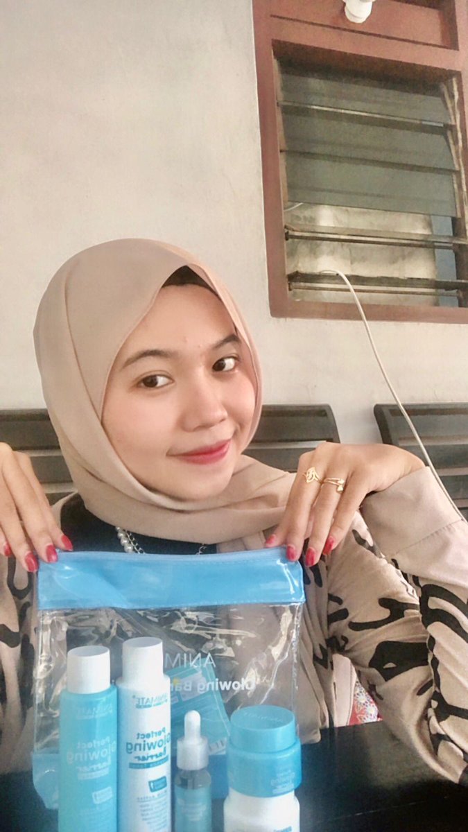 chichikim__'s tweet photo. Skincare yang memperbaiki skin barrier, harganya murah banget apa ga rugi woyyy😭😭 

#bedamasalahbedasolusi #hidupkancantikmu https://t.co/1XOV73YfWG