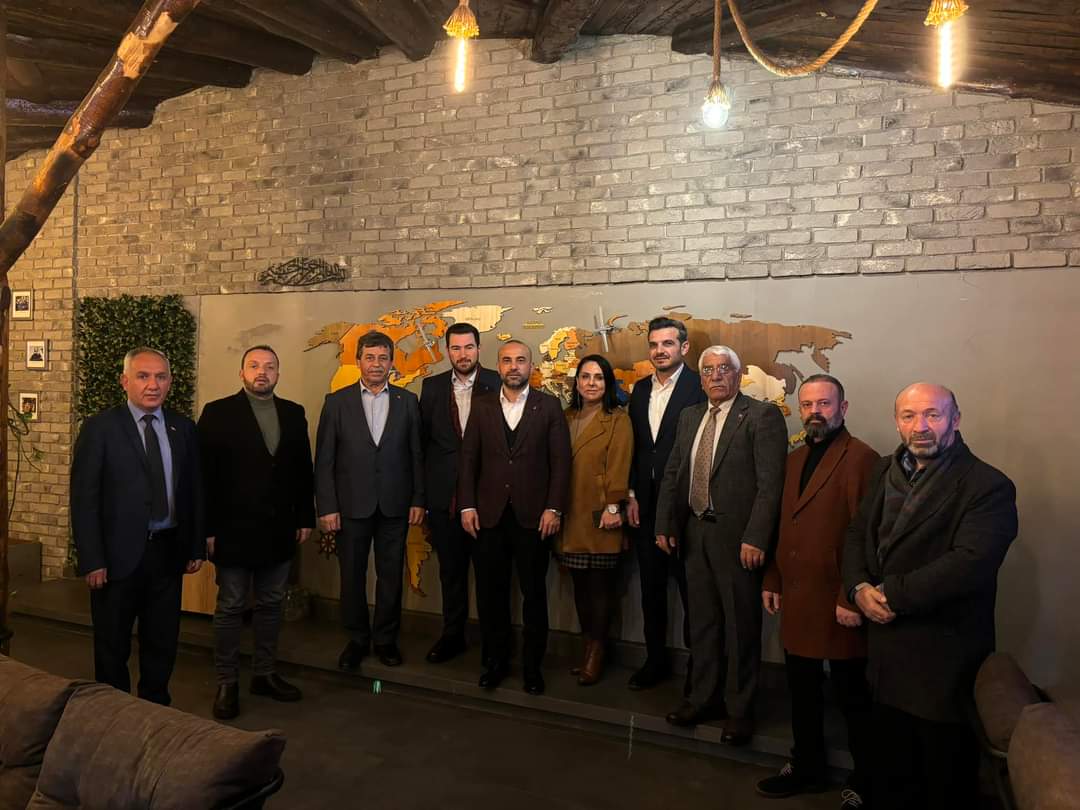 İl Başkanımız Umut Güçlü Çiftlikköy İlçe Başkanımız Serdar Kaya ve Çiftlikköy Meclis Üyelerimizle buluşup, gündem hakkında İstişare ve değerlendirme Toplantısı gerçekleştirdik. #Kalpleredokunacağız❤ #hazırızkararlıyız #Akparti