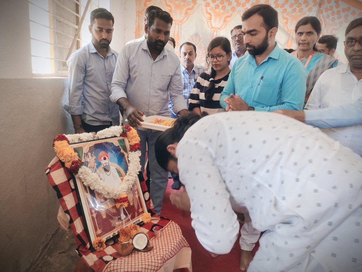 AbvpUdgir's tweet image. संत सेवालाल महाराज यांच्या जयंतीनिमित्त &quot;संत सेवालाल महाराज यांचे जीवनचरित्र&quot; या विषयावर #rss लातूर जिल्ह्याचे जिल्हा शारीरिक मंडळ सदस्य पवन चव्हाण यांनी विद्यार्थ्यांना मार्गदर्शन केले. यावेळी #jspm सचिव अमित राठोड, विभाग संयोजक @VishalS89837599 सह अन्य विद्यार्थी उपस्थित होते.