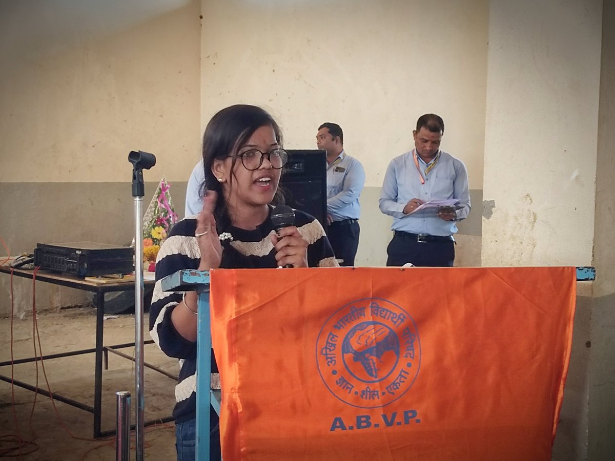 AbvpUdgir's tweet image. संत सेवालाल महाराज यांच्या जयंतीनिमित्त &quot;संत सेवालाल महाराज यांचे जीवनचरित्र&quot; या विषयावर #rss लातूर जिल्ह्याचे जिल्हा शारीरिक मंडळ सदस्य पवन चव्हाण यांनी विद्यार्थ्यांना मार्गदर्शन केले. यावेळी #jspm सचिव अमित राठोड, विभाग संयोजक @VishalS89837599 सह अन्य विद्यार्थी उपस्थित होते.