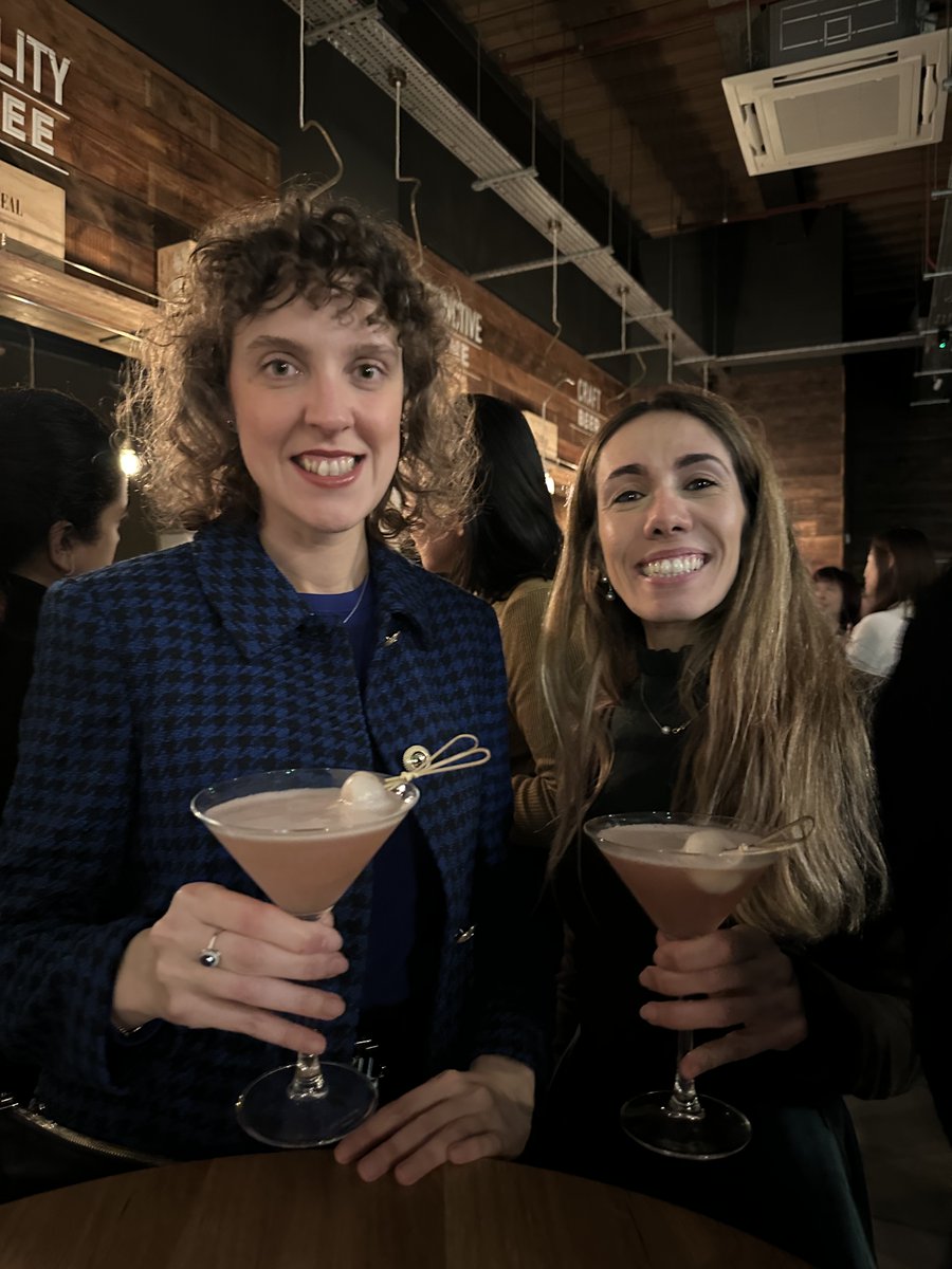 leaninwibf's tweet photo. Cheers to the incredible women of banking and finance! 🥂 Our first New Year Social Drinks organized by Lean In was a smashing success! Thank you to everyone who joined us for an evening of networking, empowerment, and celebration. Let's continue to lift each other up in 2024! 💪 https://t.co/Y2AnIBdK6c