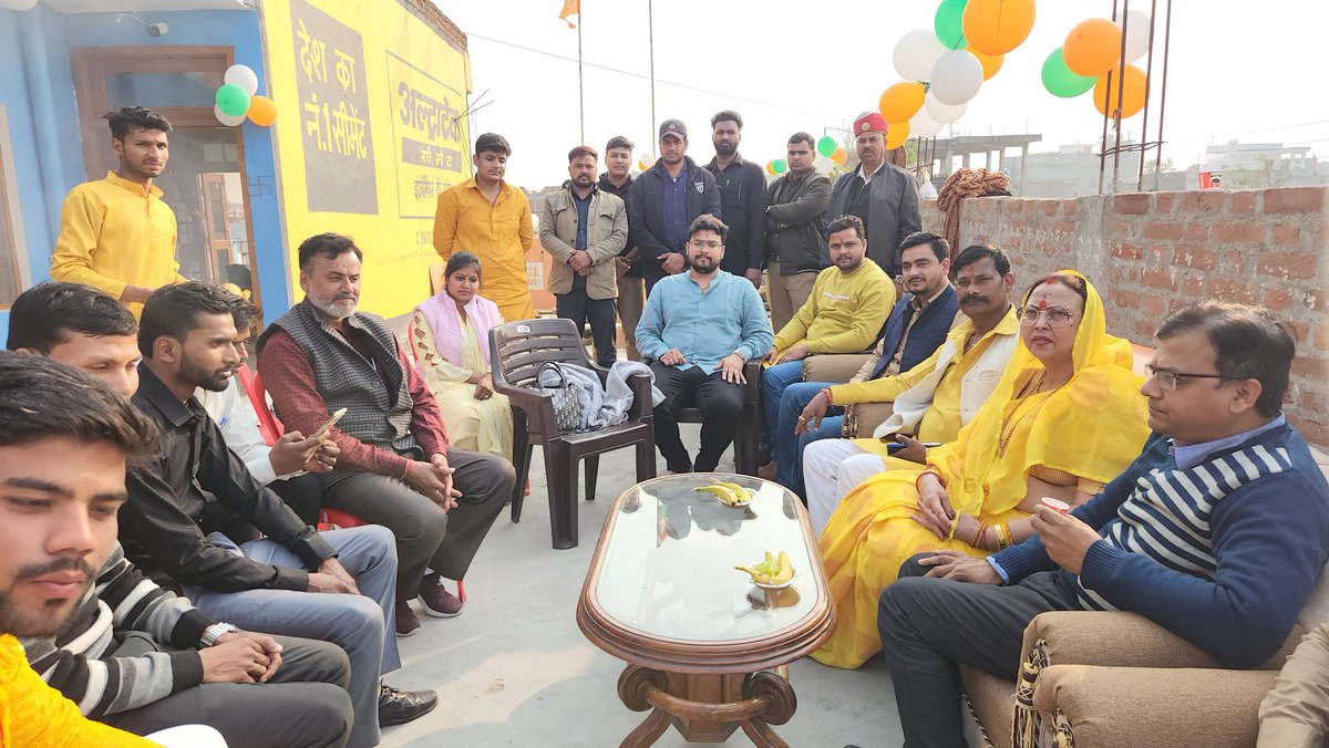 Premapkverma's tweet photo. प्रधानमंत्री विश्वकर्मा योजनांतर्गत प्रिय देवर दिलीप वर्मा जी द्वारा बावन रोड #हरदोई मे प्रारम्भ स्किल डेवलपमेंट कार्यालय मे विधि विधान पूर्वक माँ सरस्वती जी का पूजन अर्चन कर, शुभारम्भ किया।
@Premapkverma @pkvermahardoi 
#upskilldevelopmentmission  
#Premavati #pkverma #Hardoi https://t.co/MEeTMIRiHt