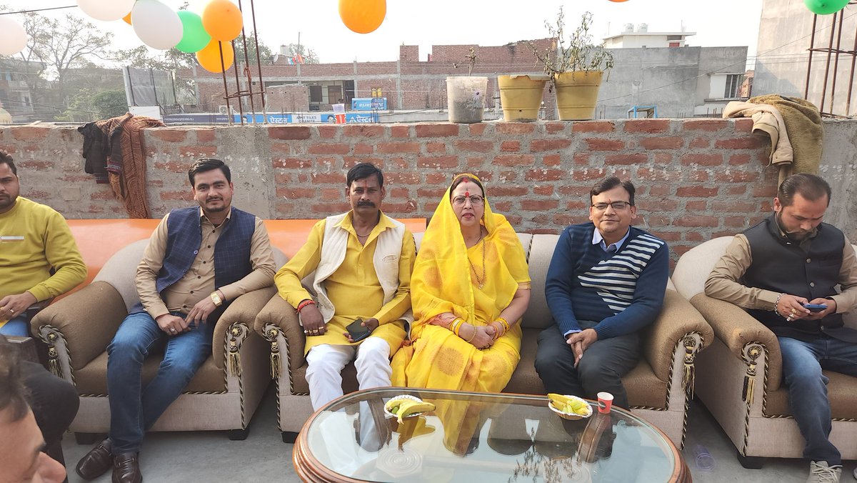 Premapkverma's tweet photo. प्रधानमंत्री विश्वकर्मा योजनांतर्गत प्रिय देवर दिलीप वर्मा जी द्वारा बावन रोड #हरदोई मे प्रारम्भ स्किल डेवलपमेंट कार्यालय मे विधि विधान पूर्वक माँ सरस्वती जी का पूजन अर्चन कर, शुभारम्भ किया।
@Premapkverma @pkvermahardoi 
#upskilldevelopmentmission  
#Premavati #pkverma #Hardoi https://t.co/MEeTMIRiHt