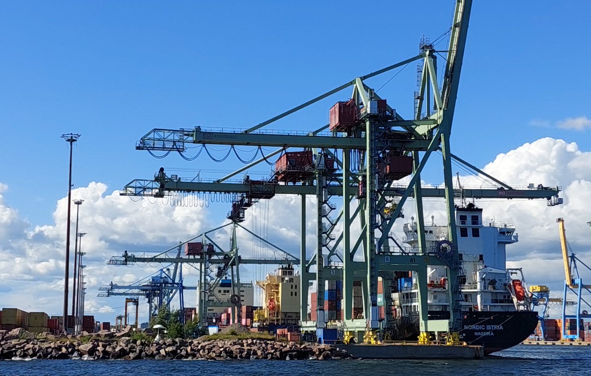 Satamat joustavat, kun markkinat heiluvat. Muuttuneissa olosuhteissa korostuu kyky sopeutua ja keksiä uutta. Tästä tarkemmin blogissamme. #logistiikka #vienti #transito #satama #ahtausala
steveco.fi/fi/index/ajank…