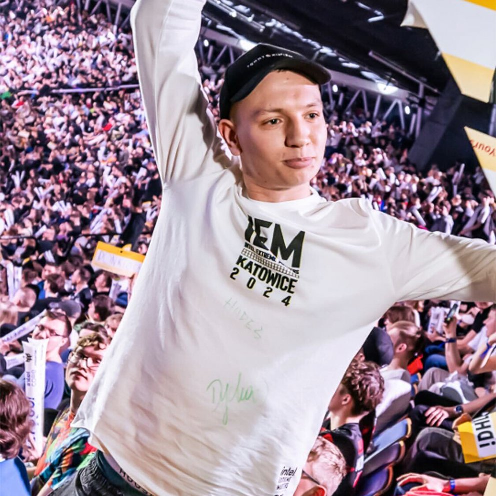 A PIECE OF IEM HISTORY

We can help with the tee - the autograph you're gonna have to ask <a href="/Dychacs/">Paweł Dycha</a> &amp; <a href="/hadesCS2/">hades</a> to provide

Shop the collection ▽▽▽
esl.gg/Katowice2024