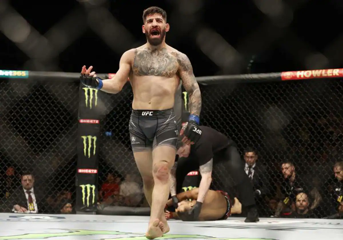 Todos lo estabais esperando...

Hilo de todas las finalizaciones en #UFC de Ilia  "El Matador" Topuria.

Se enfrentará este sábado a Alexander Volkanovski en #UFC298 por el cinturón de las 145 libras para traer el título a casa🇪🇸🇬🇪.

🧵⬇️ #TopuriaEurosport