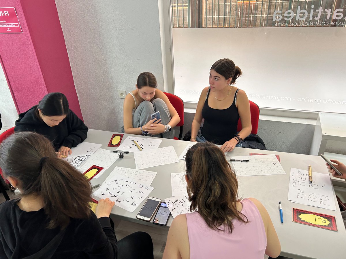 Creativity and discipline in Arabic calligraphy this morning 🖋️ @WimbledonHigh