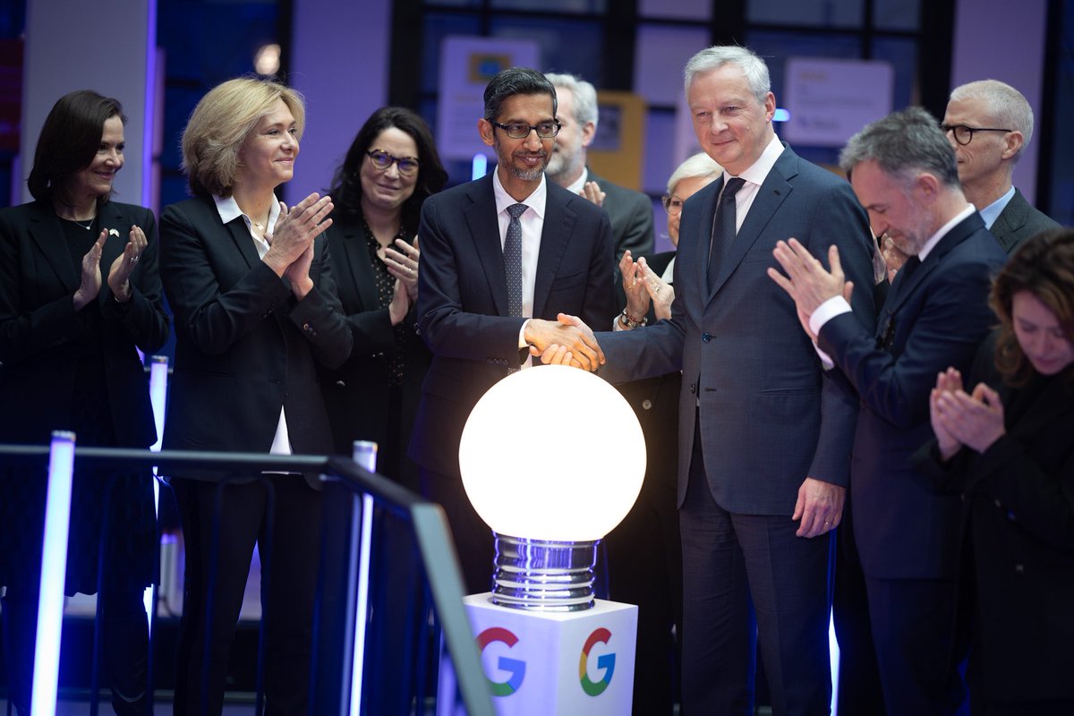 BrunoLeMaire's tweet photo. Oui, la France est le pays le plus attractif en Europe pour les investissements étrangers et notamment des entreprises de la tech !

L’ouverture du hub Google dédié à l’intelligence artificielle, ouvert à tout l’écosystème français, en est le parfait exemple. 

Nous sommes déterminés à ce que notre pays joue tout son rôle dans cette révolution technologique et économique et soit leader dans le domaine.

L’accueil par la France du sommet mondial pour l’intelligence artificielle constituera le point d’orgue d’une année 2024 dédiée à cet objectif.