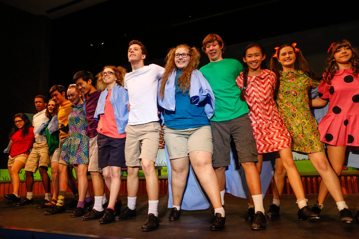 I’m posting a retrospective collection of images from my years at Hayfield, beginning in 2002. I have just posted the ninth gallery, for 2013-2014. There are many images, as I chose to be inclusive instead of posting only the images to my taste.  hayfieldpictures.com/Looking-Back/2…