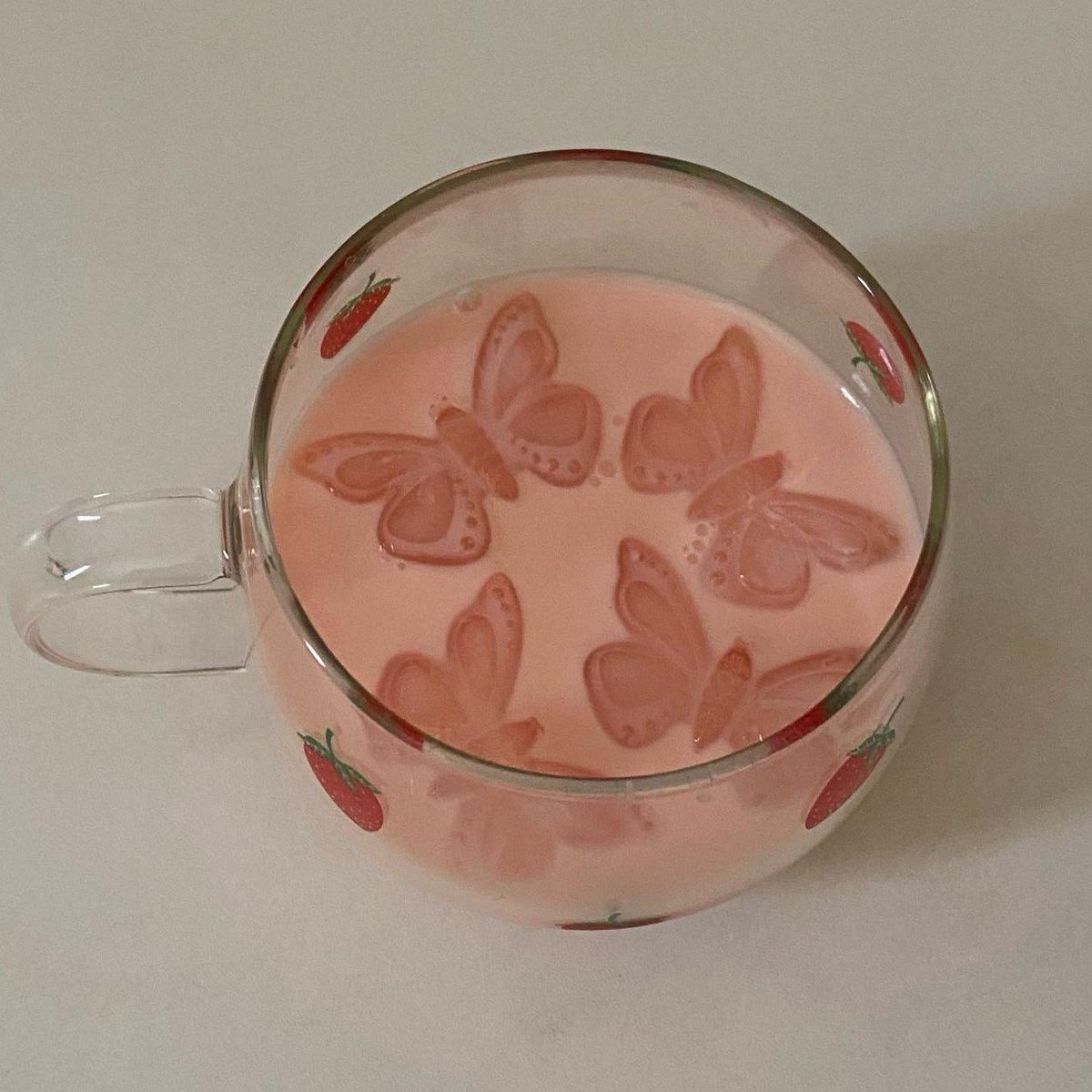 prettiestavenue's tweet photo. butterfly ice https://t.co/Gh8rQD2h2o